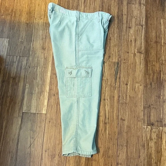 35. Levi Strauss Signature khaki cargo capri pants, Size Misses 4, 100% cotton - Picture 15 of 15